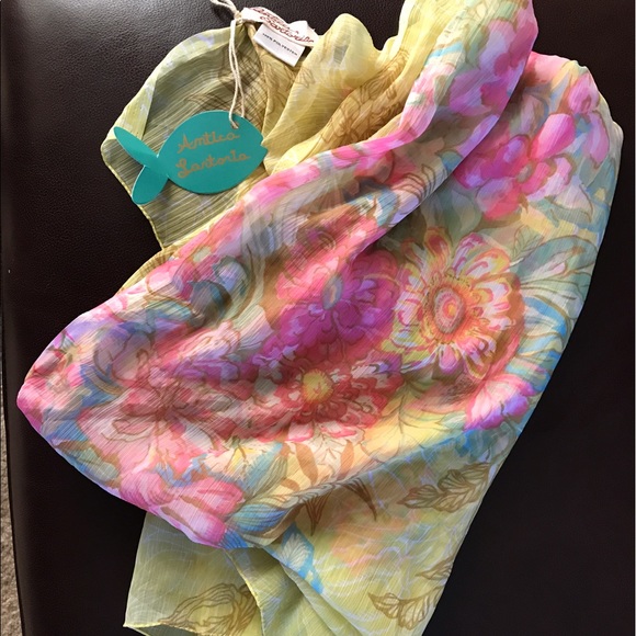 ❤️Italian Floral printed scarf - Picture 2 of 4